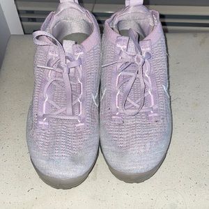 Hey guys I’m also selling these brand new purple vapor max Nike shoes.